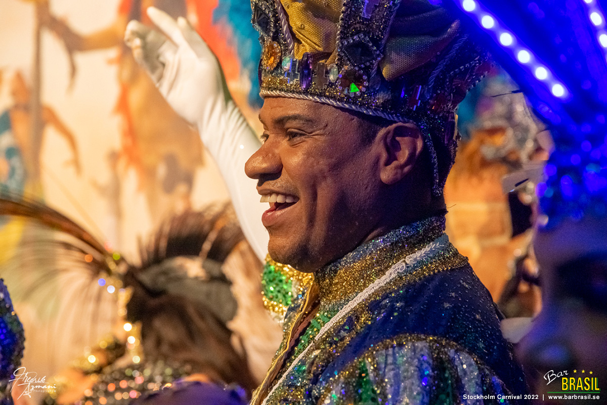 © Foto: Fredrik Azmani. BAR BRASIL – Stockholm Carnival 2022.  Rei Momo – Saulo Jr.